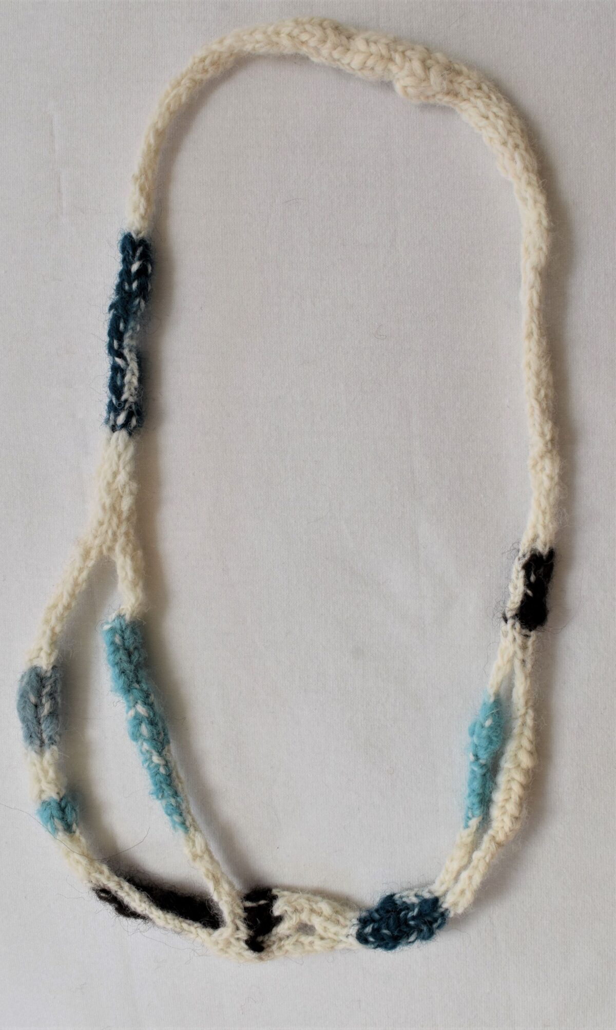 white wool knitted necklace